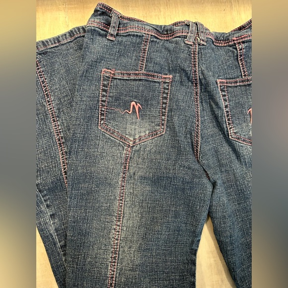 πNeesa & The Lil Pink Dog 
Vintage Y2K - Picture 5 of 6